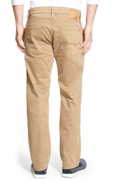 MAVI JEANS ZACH TWILL PANTS. #mavijeans #cloth Beige Pants Men, British Khaki, Straight Fit Pants, Beige Pants, Mens Fashion Jeans, Pants Style, Denim Style, Twill Pants, Fit Pants