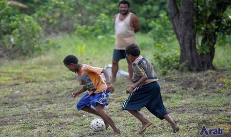 Football: Papua's 'Black Pearls', the athletic gems of Indonesia Boaz Solossa, Black Pearls, Black Pearl, His Eyes, Indonesia, Gems, Football, Running, Sports