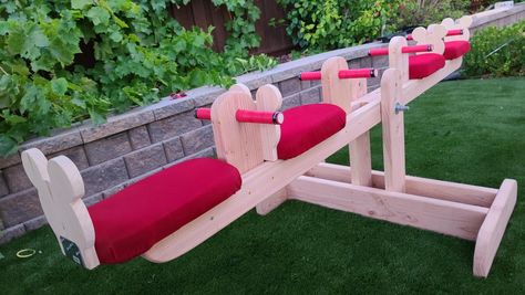 Diy Teeter Totter, Diy Seesaw, Pallet Playhouse, Sand Projects, Backyard Toys, See Saw, Table Picnic, Teeter Totter, Diy Playground