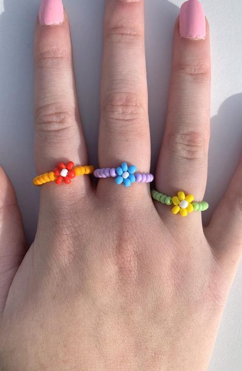 Jewelry Kpop, Pola Manik, Diy Beaded Rings, Rings Aesthetic, Diy Jewelry Display, Beaded Necklace Designs, Diy Friendship Bracelets Patterns, Beading Jewelery, Aesthetic Jewelry