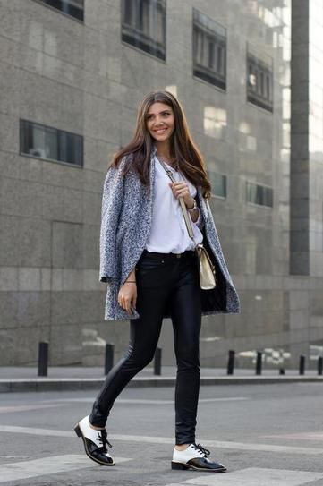 how to style (black + white) oxford shoes - with gray fall coat, white blouse, and black skinny jeans White Oxford Shoes Outfit, White Oxford Shoes, Oxfords Outfit, Oxford Shoes Style, Oxford Shoes Outfit, Black Oxford Shoes, Womens Black Booties, Mysterious Girl, Black Oxfords