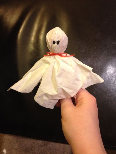 Ghost Pops #halloween #treat #candy #blow_pops #trick_or_treat Ghost Pops, Cute Costume Ideas, Tootsie Pops, Blow Pop, Make Your Own Costume, Blow Pops, Tootsie Pop, Crafts Party, Halloween Treat