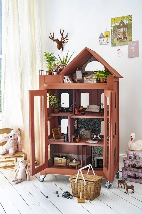 Miniature Storage Ideas, Dollhouse Wardrobe, Diy Barbie House, Doll House Plans, Mini Doll House, Small Wardrobe, Barbie House, Reggio Emilia, Diy Dollhouse