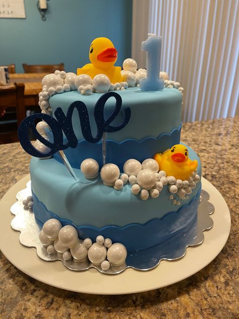 Fun bath time theme cake for little ones. Rubber Ducky Birthday Cake, Rubber Duck Cake, Rubber Ducky Birthday, Duck Cake, 1st Birthday Themes, Baby Boy Cakes, Baby Birthday Cakes, Themed Birthday Cakes, Theme Cake