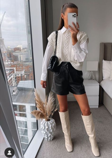 Leder Shorts Outfit, Winter Shorts Outfits, Leather Shorts Outfit, Leather Pants Style, Shorts Outfit Ideas, Looks Com Short, Ținute Business Casual, Black Leather Shorts, Mode Instagram