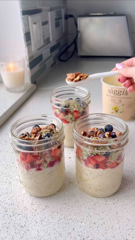 Overnight Oats Vegan, Diet Desserts Recipes, Plant Based Yogurt, Breakfast Prep, Healthy Food Guide, Healthy Food Facts, Breakfast Healthy, Healthy Meals To Cook, Breakfast Meal Prep