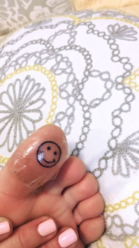 Toe Tattoo, Most Beautiful Tattoos, Smiley Face Tattoo, Toe Tattoos, Stick Poke Tattoo, Matching Friend Tattoos, Bestie Tattoo, Handpoke Tattoo, Weird Tattoos