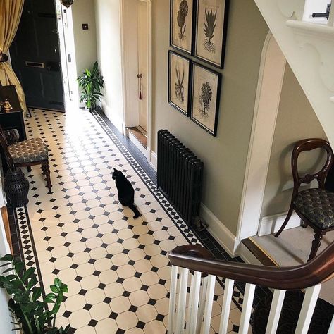 Victorian Hallway Tiles, Hallway Tiles Floor, Hall Tiles, Entrance Hall Decor, Victorian House Interiors, Victorian Hallway, Victorian Floor Tiles, Hall Flooring, Tiled Hallway