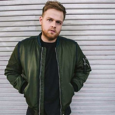 Tom Walker, Big Men, Singers, Bomber Jacket