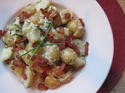 My fave potato salad courtesy of Jamie Oliver-evolution potato salad Jamie Oliver Potatoes, Jamie Oliver Chicken, Salad Recipes With Bacon, Classic Potato Salad, Potato Salad Recipe, Jamie Oliver Recipes, Veggie Delight, Potato Side Dishes, Potatoe Salad Recipe