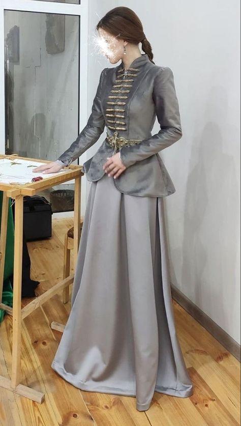 Caucasian Clothes, Vampire Dress, Nerd Fashion, Classy Winter Outfits, Old Fashion Dresses, Royal Dresses, Stylish Dresses For Girls, Fantasy Dress, Historical Dresses