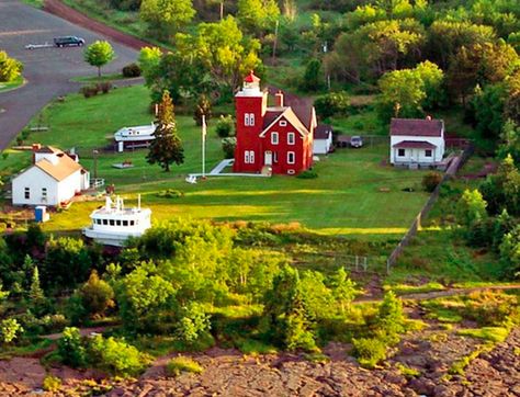 MN North Shore-This Two Harbors lighthouse has been around since 1892, when it first began lighting the way for passing ships. It's the oldest operating lighthouse in Minnesota. Two Harbors Minnesota, Glensheen Mansion, Two Harbors, Minnesota Travel, Harbor Lights, Surfing Pictures, Unique Places, Unique Hotels, Surfing Waves