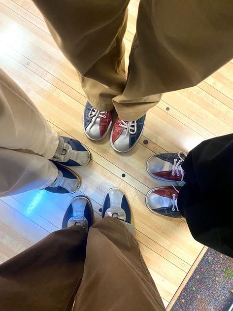 #bowling #friends #aesthetic Bowling Aesthetic Pictures, Bowling Friends, Bowling Aesthetic, Bowling Pictures, English Play, Bowling Birthday Party, Group Dates, Wild Love, Friends Aesthetic