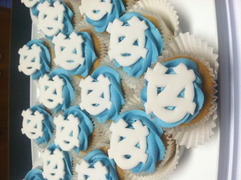 Tar Heel cupcakes Unc Birthday Party Ideas, Unc Cupcakes, Trunk Party Ideas College, North Carolina Tar Heels Wallpaper, Heel Cupcakes, Birthday Cake Gift, Trunk Party, Achilles Heel, Basketball Cake