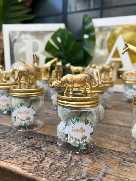 Theme Bapteme, Jurassic Park Birthday Party, Safari Baby Shower Boy, Goodie Bags For Kids, Chocolate Balls, Park Birthday, Glass Candy Jars, Safari Birthday, Candy Table