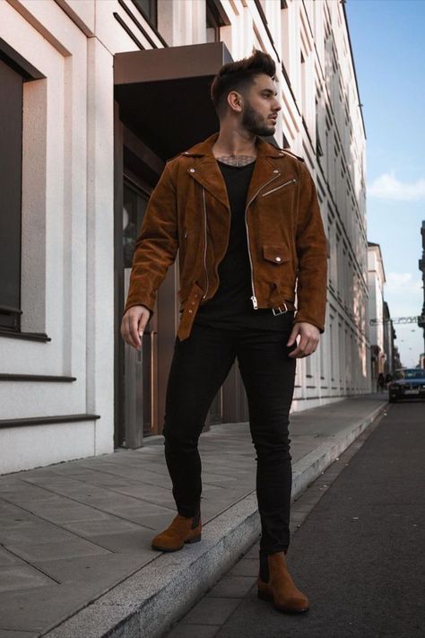 Summer style for men: brown lightweight pants and white shirt. #sumemroutfits #summerfashion #mensfashion #outfitsformen #mensummeroutfits Jax Core, Streetwear Men Outfits Street Fashion, Winter Outfits Men Streetwear, Men Streetwear Fashion, Mens Winter Fashion Outfits, Outfits Men Streetwear, Drip Outfit Men, Formal Men Outfit, Lycra Men