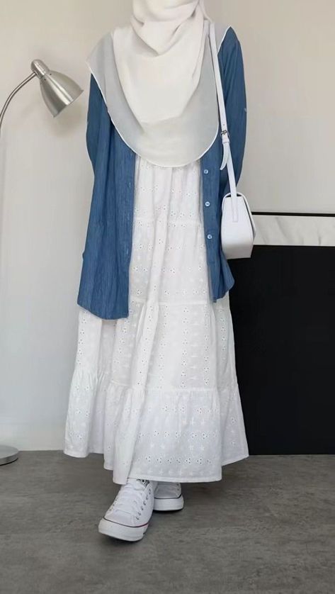 Muslimah Outfit Casual, Muslim Style Outfits, Muslim Aesthetic Outfits, Hijab Outfit Syari, Aesthetic Muslim Outfits, Islamic Modest Fashion, Muslimah Fashion Casual, Rok Outfit, Stylish Outfits Casual