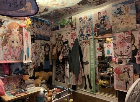 Hikikomori Aesthetic, Animecore Room, Vibe Bedroom, Gothic Decor Bedroom, Magical Room, Otaku Room, Cute Bedroom Ideas, Messy Room, Anime Room