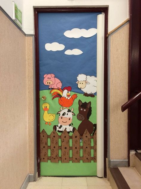 Farm Classroom Decorations, Farm Classroom Theme Decor, Farm Theme Crafts, Farm Classroom Theme, Dorm Door Decorations, Fall Classroom Ideas, Decoration Creche, Farm Theme Preschool, Kindergarten Decorations