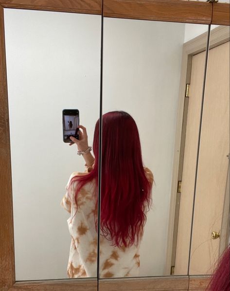 Long red hair❤️‍🔥 Red Hair Mirror Selfie, Red Hair Selfie, Hair Mirror, Bff Photoshoot Poses, Long Red Hair, Bff Photoshoot, Long Red, Photoshoot Poses, Red Hair