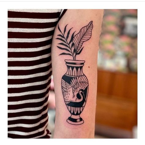 Egyptian Vase Tattoo, Cracked Vase Tattoo, Japanese Vase Tattoo, Plant Vase Tattoo, Traditional Vase Tattoos, Greek Vase Tattoo, Traditional Tattoo Vase, Tattoo Dino, Vase Tattoo Design