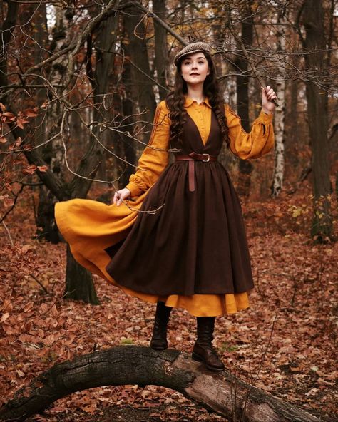 SHIRIN ALTSOHN on Instagram: “[Ad/Werbung] Sundays are for adventures in the forest and to show off my new outfit from @littlewomenatelier. I can't help but feel like a…” Academia Style, Winter Mode, Wonderful Weekend, Muslimah Fashion Outfits, Autumn Clothes, Retro Mode, Vintage Inspired Outfits, Anne Of Green, Autumn Dress