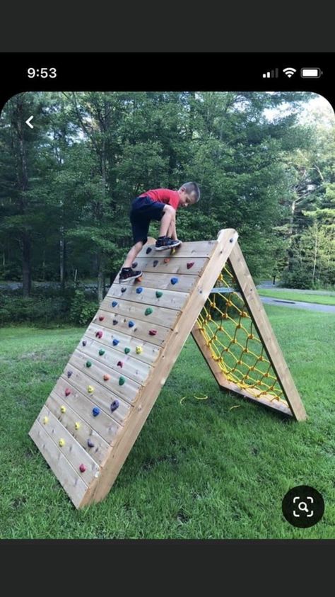 Diy Climbing Wall, Panjat Tebing, Climbing Wall Kids, Kids Yard, Kids Climbing, Diy Playground, Kids Outdoor Play, Outdoor Play Area, Rock Climbing Wall