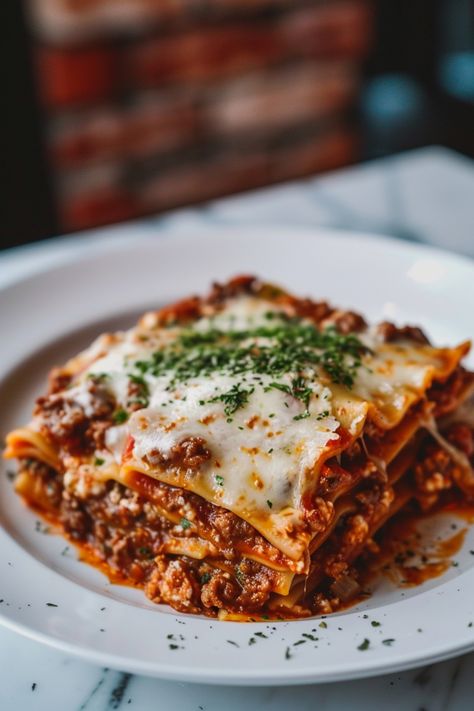 Indulge in a comforting homemade lasagna tonight with this delicious recipe! Layers of tender pasta, rich meat sauce, and creamy cheese make this classic dish an irresistible crowd-pleaser. Whether you're cooking for the family or hosting friends, lasagna is always a hit. Follow this simple recipe to create a mouthwatering lasagna that will have everyone asking for seconds. Enjoy the savory flavors and hearty goodness of lasagna - perfect for any occasion! Lasagna And Salad, Summer Lasagna Recipe, Lasagna Dinner Aesthetic, Pasta Creamy Recipes, Lasange Recipe Classic, Drinks To Make With Friends, Fancy Food Ideas, Dinner Recipes Friends, Lasange Recipe Homemade Lasagna