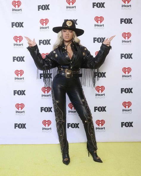 Beyonce Cowboy, Beyonce Instagram, Iheartradio Music Awards, Beyonce Photos, Queen Bee Beyonce, Beyonce Knowles Carter, Beyonce Style, Beyoncé Giselle Knowles-carter, Beyoncé Giselle Knowles