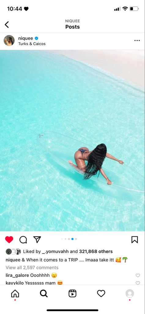 Turks And Caicos Photoshoot, Outfit Ideas For Jamaica Vacation, Boat Pictures Black Women, Clear Boat Photoshoot, Vacation Pictures Black Women, Jamaica Trip Black Women, Boat Outfit Black Women, Turks And Caicos Outfits Black Women, Jamaica Birthday Trip