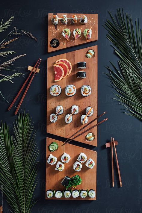 From above photo of nigiri and sushi rolls served on nicely decorated wooden plate. Japanese Food Photography, Asian Food Photography, Sushi Menu, Sushi Design, Food Art Photography, Modern Food, Sushi Plate, Restaurant Menu Design, Sushi Recipes