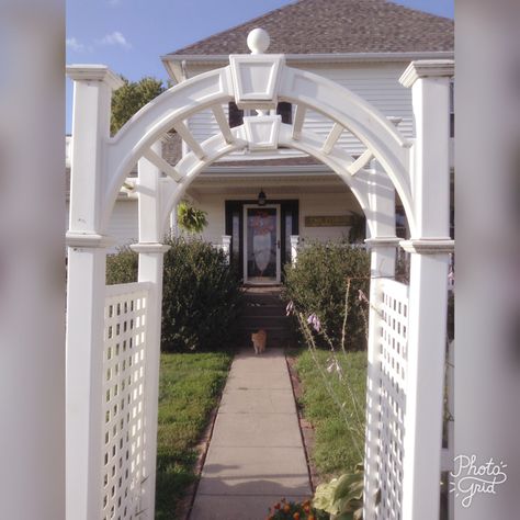 Backyard Arbor, Arbor Ideas, Concrete Pathway, Modern Front Yard, Pathway Landscaping, Small Front Yard Landscaping, Front Yard Garden Design, Garden Arbor, Modern Landscape Design