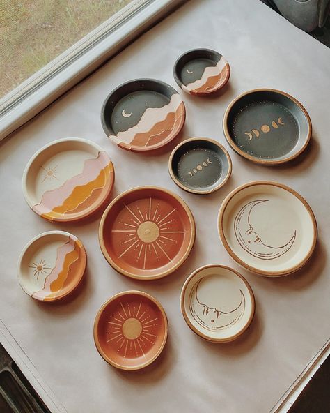 gifting made easy - choosing which one is the hard part Shop universal trinket trays — perfect for jewelry, candles, bar soap and more use code BOHOBABE @ checkout and save on your 1st purchase #trinkettray #paintedpottery #claypottery #mothersdaygift #bohohomedecor Clay Jewelry Plate, Boho Ceramics, Trinket Dish Clay, Workshops Ideas, Corner Art, Clay Dish, Jewelry Pottery, Cozy Ideas, Simply Life