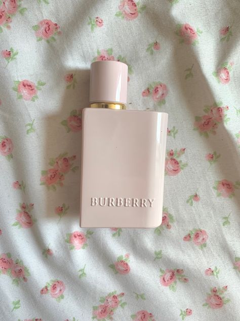 Pink Burberry Perfume, Burberry Her Aesthetic, Burberry Her, Burberry Perfume, Fragrances Perfume Woman, Pink Lifestyle, H.e.r Aesthetic, Luxury Girl, Perfume Scents