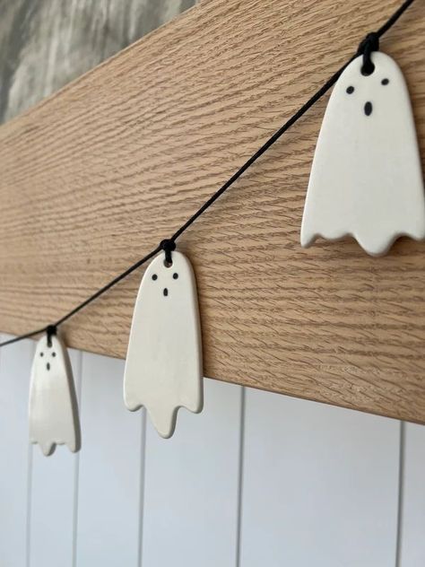 Bohemian Halloween Decor, Diy Clay Halloween Decor, Air Dry Clay Halloween Crafts, Fall Clay Crafts, Air Dry Clay Halloween Ideas, Clay Halloween Decorations, Clay Halloween Crafts, Halloween Clay Crafts, Halloween Clay Ideas