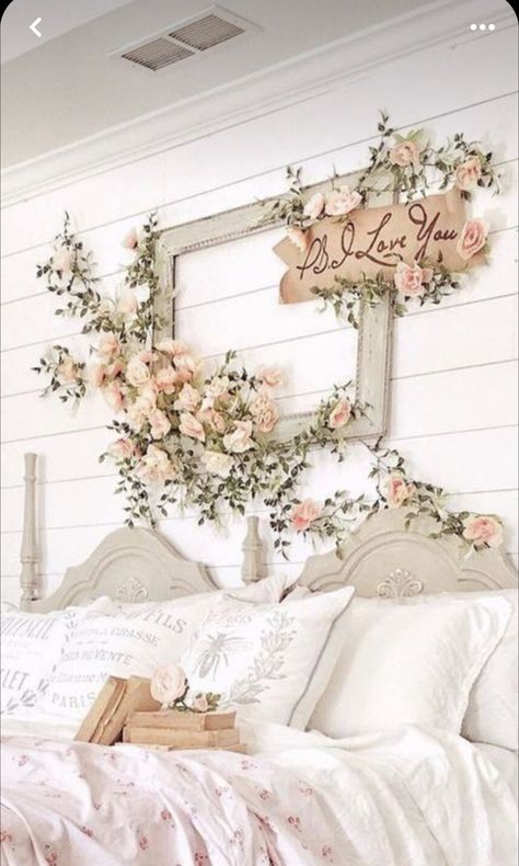 Farmhouse Bedroom Wall, Cortinas Country, French Farmhouse Bedroom, Farmhouse Bedroom Wall Decor, Shabby Chic Romantic Bedroom, Farmhouse Valentine Decor, Shabby Bedroom, Shabby Chic Decor Bedroom, Casa Country