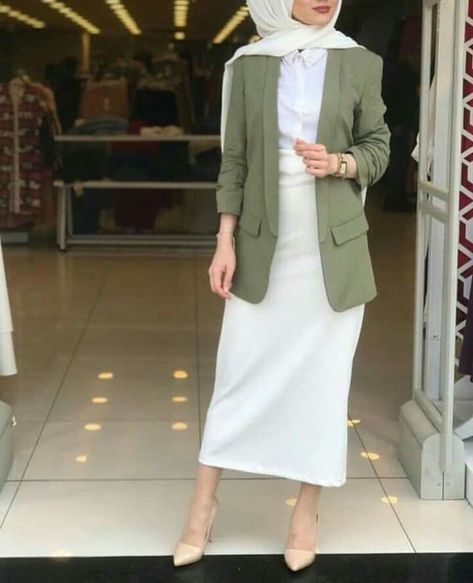 Blazer Hijab Outfits, Classic Hijab Outfit, Hijab Office Look, Blazer Outfits Hijab, Hijab Office, Fesyen Islam, Estilo Hijab, Street Hijab Fashion, Modern Hijab Fashion