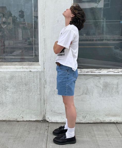 Cute Casual Outfits Men, Dr Martens Loafers Outfit Men, Short Pants Outfit Men, Short Guy Outfits, Short Outfit Men, Shorts Outfits Men Streetwear, Loafers Streetwear, Loafers Outfit Casual, Shorts Pants Outfit