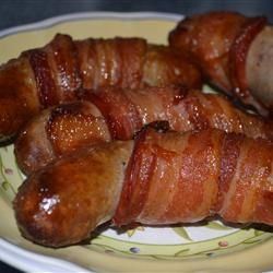 Bacon Wrapped Bratwurst Allrecipes.com Bacon Wrapped Brats In Oven, Bratwurst Bites, Bacon Wrapped Brats, Bologna Recipes, Bacon Wrapped Sausages, Bratwurst Recipes, Beer Bacon, Bacon In The Oven, Bacon Lover