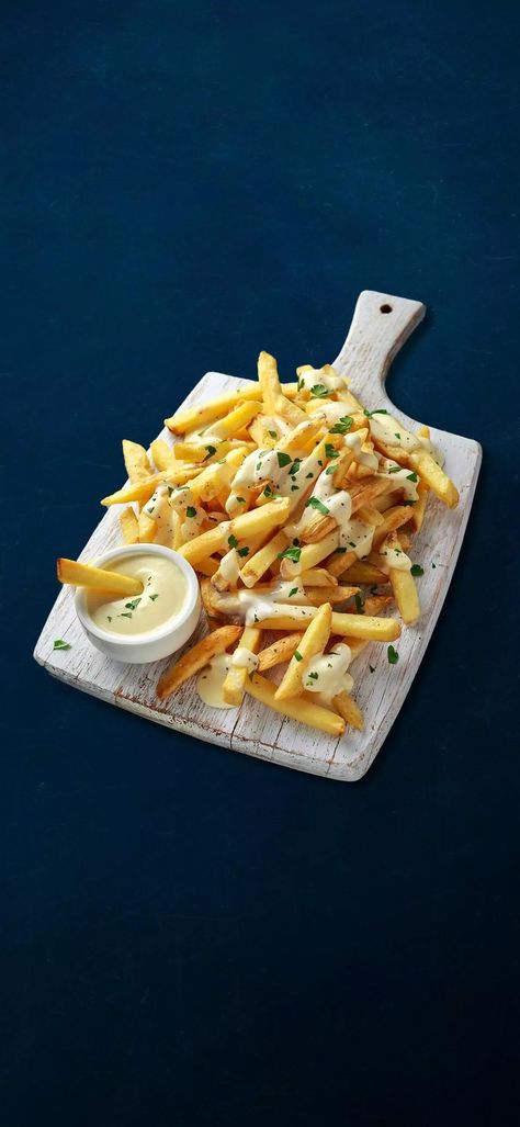 Cheesy Fries Photography, French Fries Photography Food Styling, Cheese Fries Photography, French Fries Photography, Fries Photography, Testy Food, Cheesy Fries, Animated Photos, Crispy French Fries