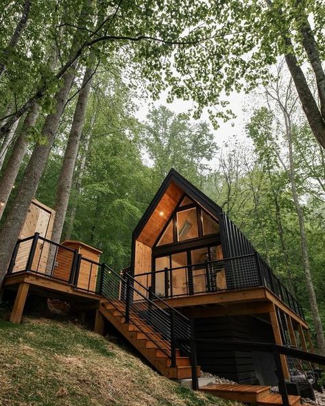 The Cabin Chronicles on Instagram: "Nordic Inspiration in the Carolinas.   🦌 @outofboundsretreats, Banner Elk, North Carolina   📷: @gcalebjones | #thecabinchronicles" Cabin Chronicles, Banner Elk North Carolina, Airbnb Cabin, Nordic Cabin, Nordic Inspiration, Loft House Design, Banner Elk, The Carolinas, Frame Ideas