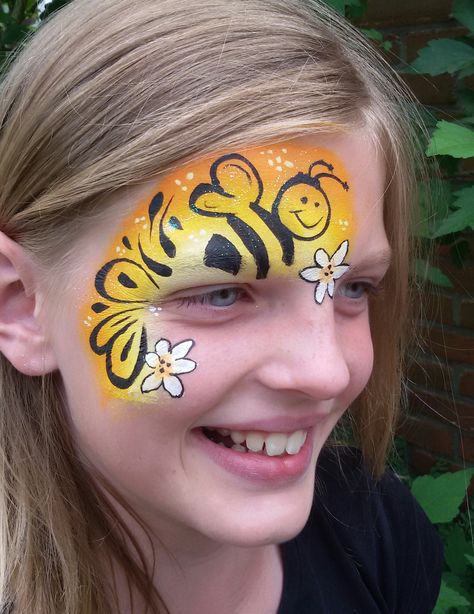 Face Paint Bee, Bumble Bee Face Paint, Bee Face Painting, Bee Face Paint, Face Makeup Guide, Easter Face Paint, Easy Face Painting Designs, Halloween Makeup For Kids, Cool Face Paint