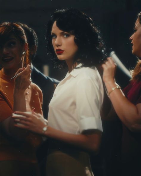 Taylor Swift Wildest Dreams Music Video, Wild Dreams Taylor Swift, Taylor Wildest Dreams, Wildest Dreams Aesthetic, Wildest Dreams Music Video, Taylor Swift Outfits Music Videos, Taylor Swift Music Videos Outfits, Music Video Stills, Wildest Dreams Taylor Swift