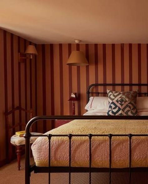 Red and orange striped bedroom. Brinjal Bedroom, Striped Bedroom Walls, Striped Walls Bedroom, Brown Striped Wallpaper, Striped Ceiling, Blue Stripe Wallpaper, Striped Bedroom, Stripped Wallpaper, Brown Tile