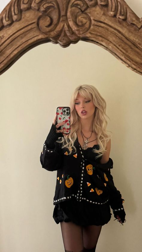 Loren Gray Instagram story 22 October 2023 #loren #lorengray #lorengraybeech #lorenbeech #angelsquad Loren Gray 2023, Loren Gray Outfits, Loren Gray Instagram, Gray Instagram, Hot Halloween Outfits, Hot Halloween, Instagram Story Post, Demi Cup Bra, Demi Cup