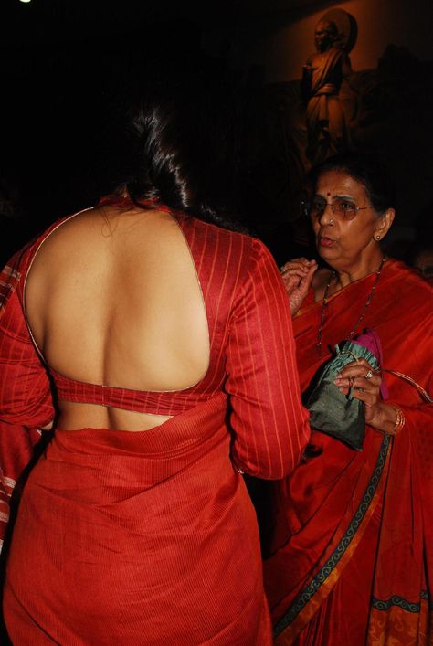 Vidya Balan Shows Of Her Back In Sexy Saree (Watch Her Here) -- http://www.youtube.com/watch?v=3grZ20uJBkk Vidya Balan Saree Blouse Back, Vidya Balan Saree Blouse, Vidya Balan Saree, Indian Blouses, Designer Blouses Online, Eastern Wear, Saree Backless, Wife And Husband