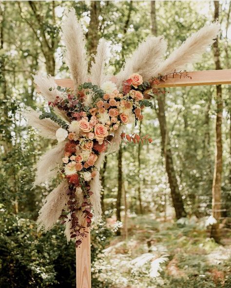 Boho Flower Arrangements For Arch, Pampas Floral Arch, Dried Floral Arch Wedding, Fall Wedding Aisle, Ceremony Backdrop Outdoor, Wedding Vow Renewal Ceremony, Bohemian Chic Weddings, Rustic Glam Wedding, Rusting Wedding