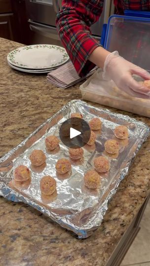 746K views · 10K reactions | 😁🎄Red Lobster Sausage Balls (Spicy Sausage Balls)🎄😁 RECIPE👉🏻 https://www.dinnerin321.com/spicy-sausage-balls/ | By Dinner in 3, 2, 1 | Facebook Red Lobster Sausage Balls, Lobster Balls, Spicy Sausage Balls, Dinner In 321, Lasagna Bites, Sausage Balls Recipe, Sausage Balls, Delicious Appetizer Recipes, Spicy Sausage