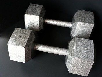 Diy Dumbbells, Diy Dumbbell, Wood Bench Plans, Working Out At The Gym, Diy Gym Equipment, Gym Dumbbells, Diy Gym, Diy Home Gym, Gym Weights