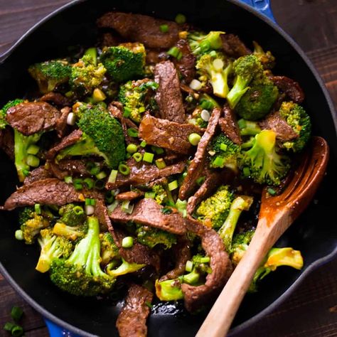 15-Minute Healthy Beef and Broccoli Healthy Beef And Broccoli, Beef With Broccoli, Easy Beef And Broccoli, Healthy Beef, Beef And Broccoli, Broccoli Stir Fry, Paleo Beef, Steak Bites, Broccoli Beef